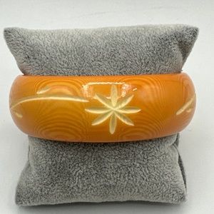 Carved, Yellow Over White Art Deco flower 1940s Bangle #213